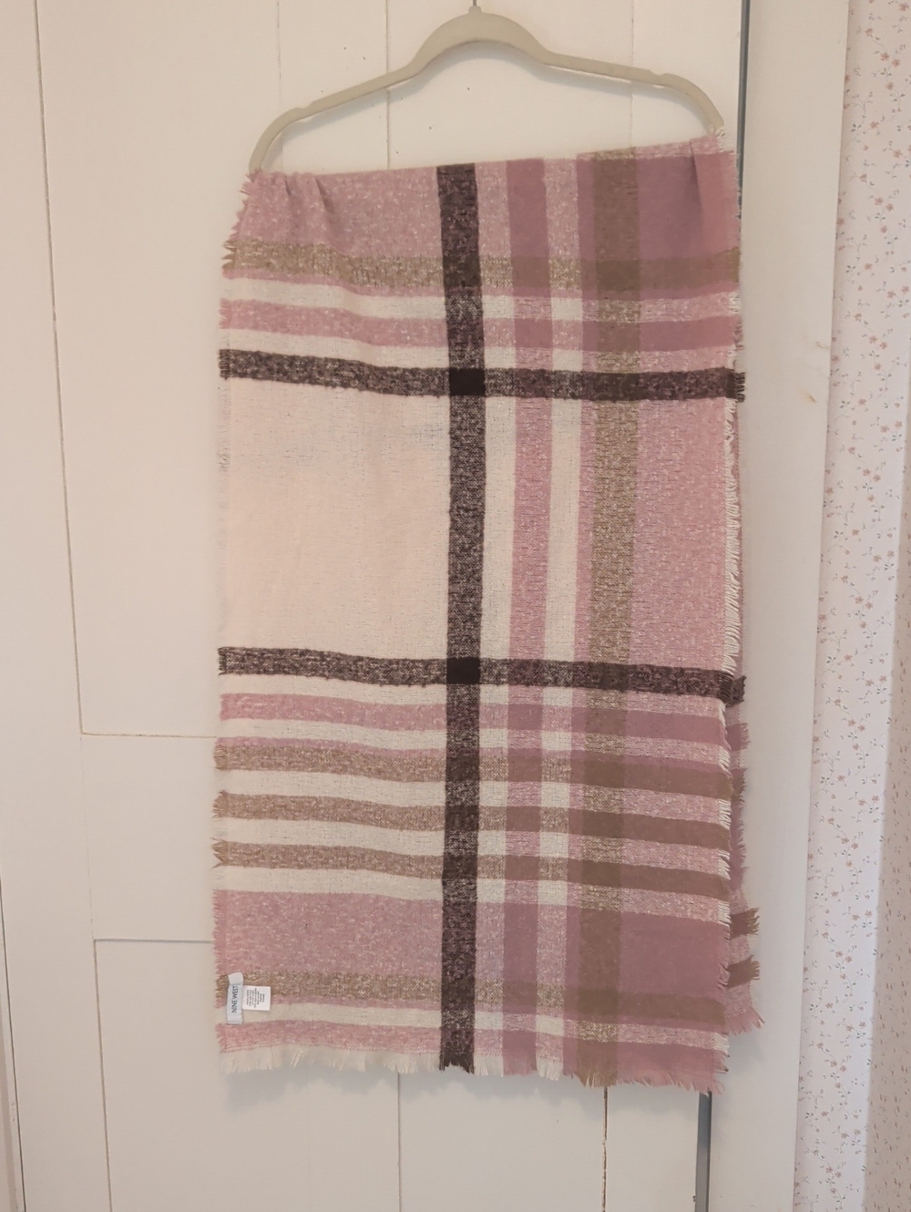Nine West Scarf Pink Grey Plaid Fringe Knit 21" x 68" Like mohair Shawl Wrap